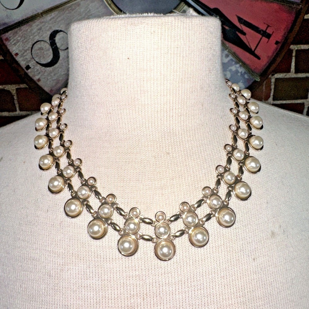 ViVI Faux‎ Pearl Collar Necklace Women OS Cream Gold NWT Double Row Bib 10996